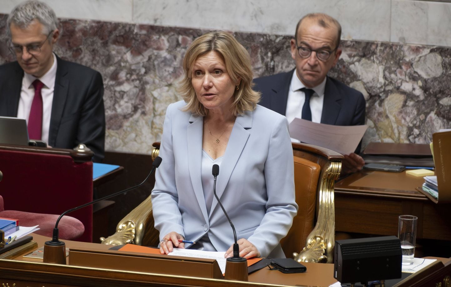 CNews : Pascal Praud diffuse une fausse Une de Closer sur Braun-Pivet et Vallaud-Belkacem