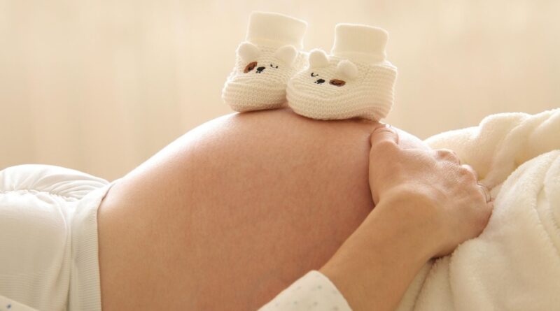 Congé de naissance : prévenir l'employeur un mois avant, en juillet.