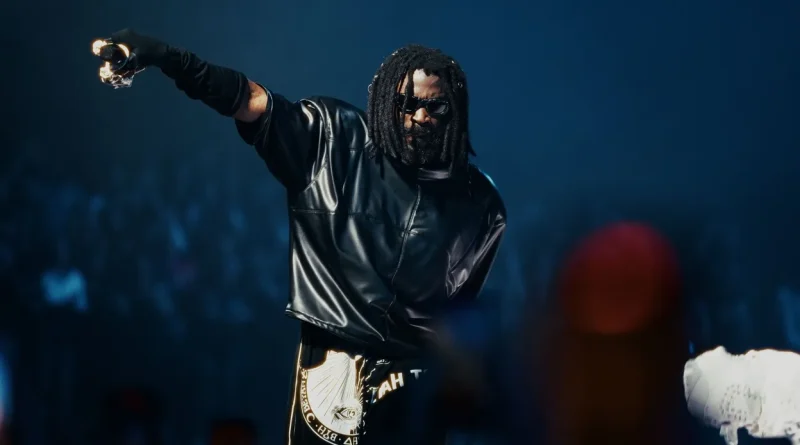 Damso en concert à Bruxelles : performance minimaliste, impact monumental