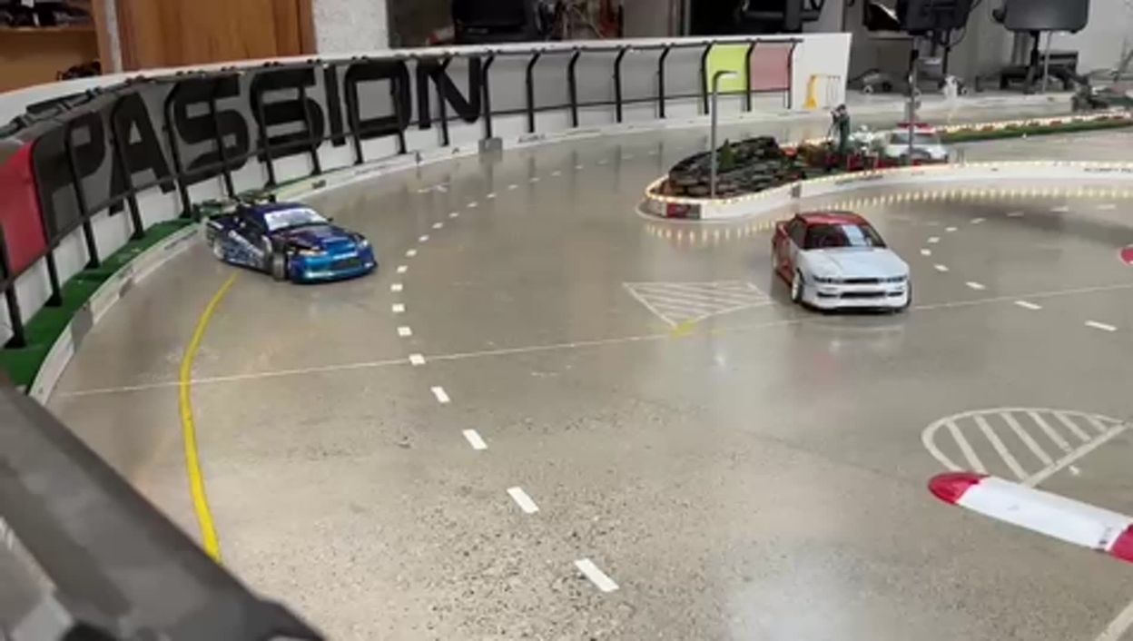 Drift radiocommandé : la glisse à Villers-Perwin sur quatre roues