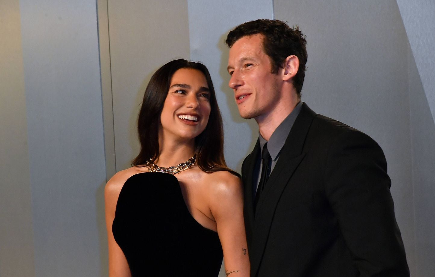 Dua Lipa et Callum Turner se seraient mariés, selon des médias britanniques.