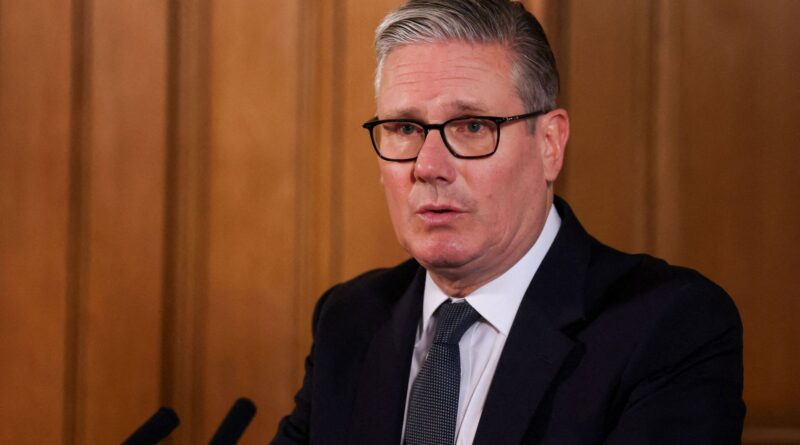 Élections au Royaume-Uni : Keir Starmer ne démissionne pas malgré l'extrême droite.