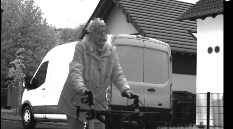 En déambulateur, elle ne se fait pas flasher par un radar : photo virale.
