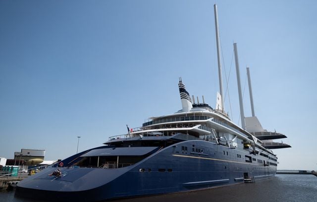 Le voilier « Orient Express Corinthian », sur les chantiers de l’Atlantique à Saint-Nazaire le 28 avril 2026.
