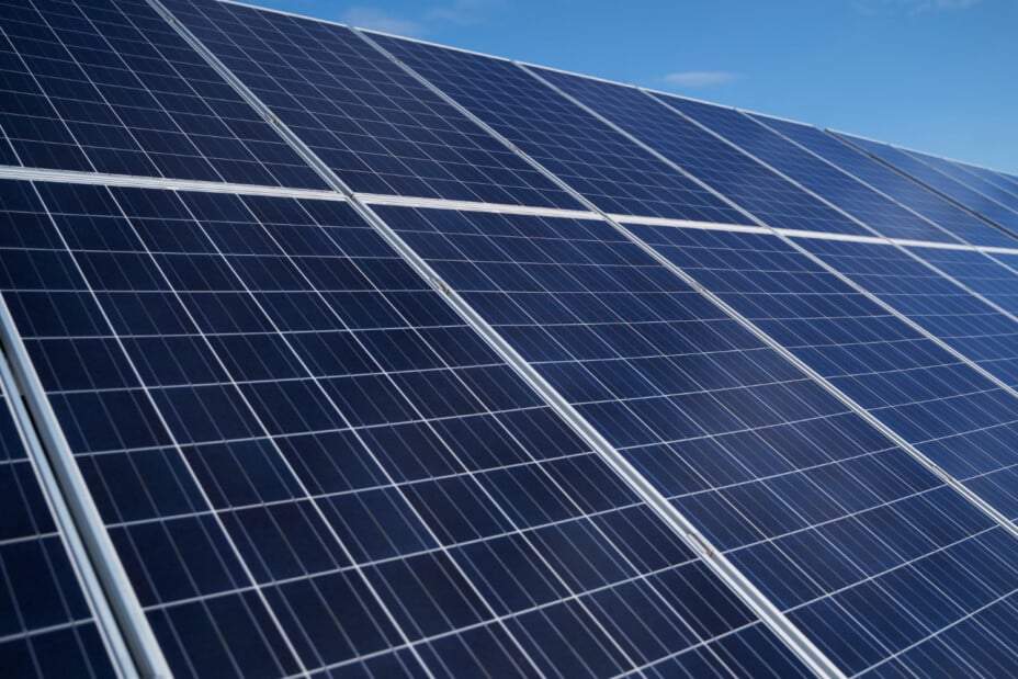 En temps de guerre, la Chine atteint des records d'exportations solaires.
