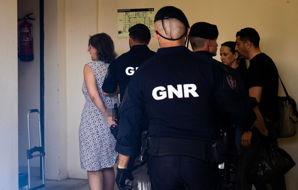 Enfants abandonnés au Portugal : mère et compagnon en détention.