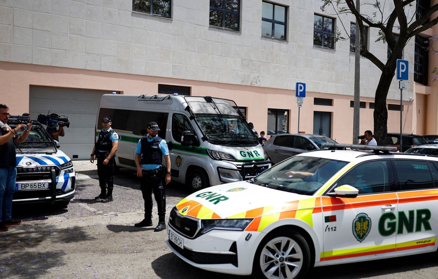 Enfants abandonnés au Portugal : retour en France des deux frères