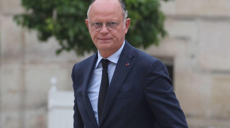 Enquête sur Édouard Philippe : détournement de fonds publics et harcèlement moral.