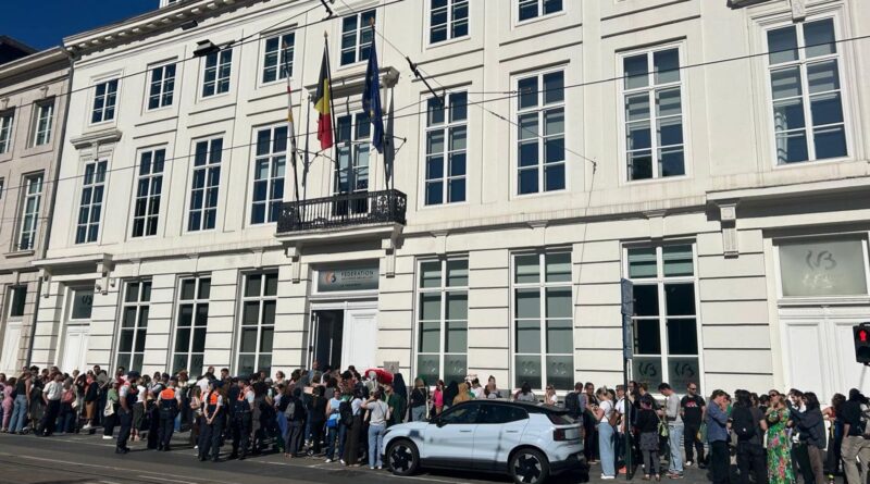 Enseignement : le décret-programme reporté, les profs ne lâchent pas.