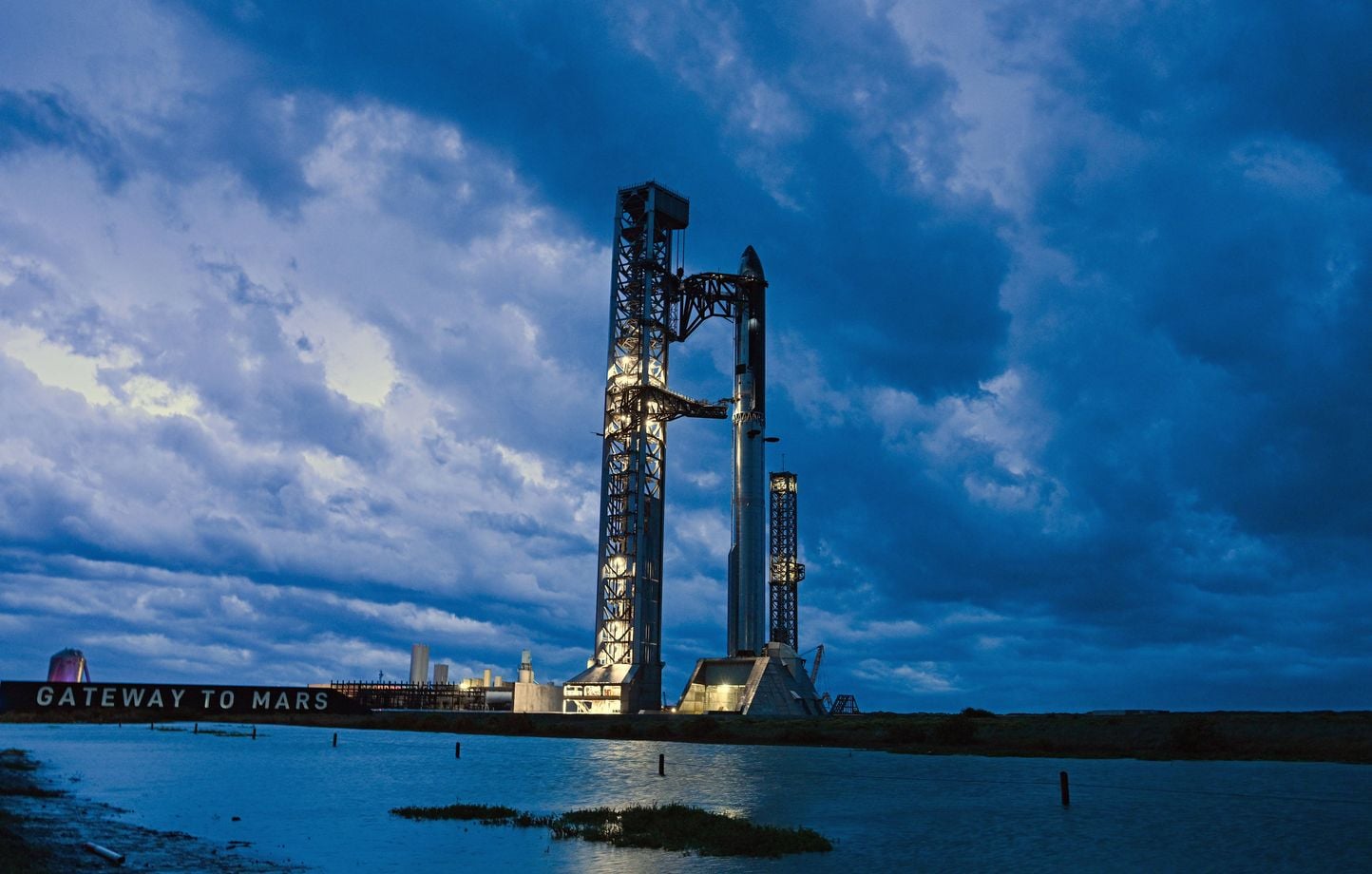 Espace : SpaceX ne lancera pas sa fusée Starship avant vendredi