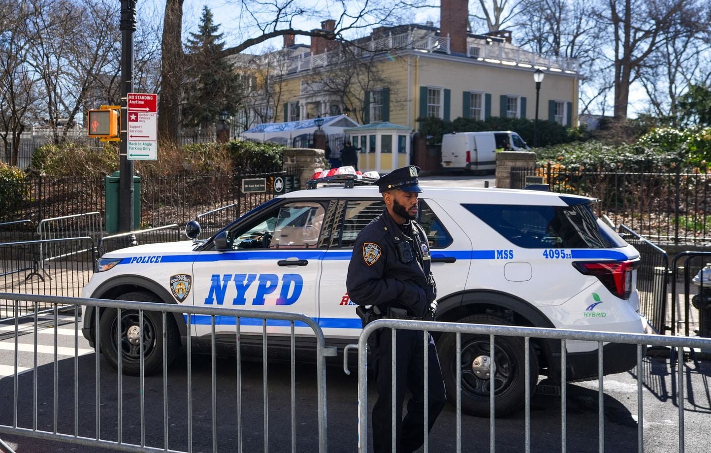 Etats-Unis : Une femme meurt en tombant dans un trou à New York
