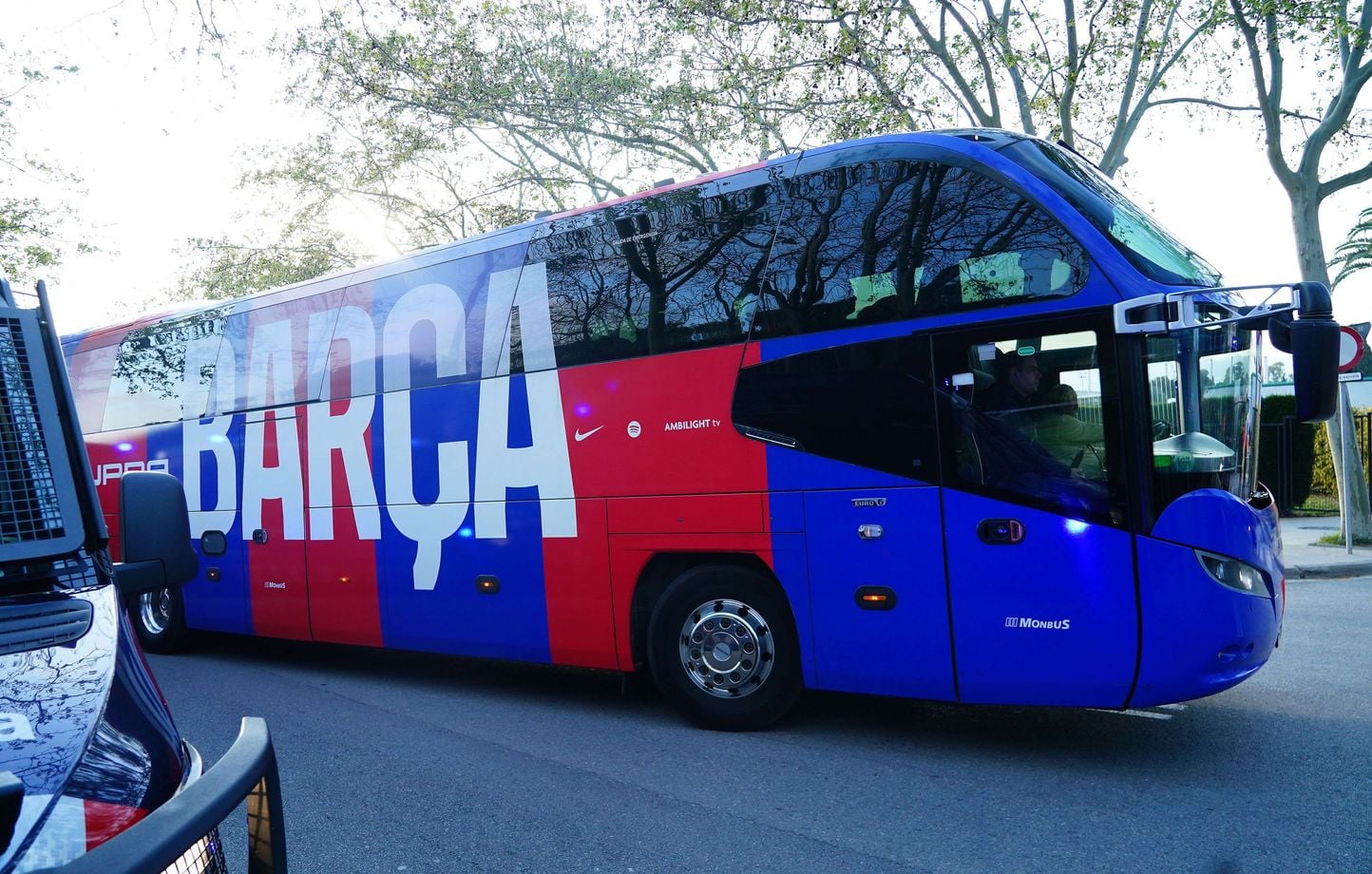 FC Barcelone - Real Madrid : Le bus du Barça caillassé par des supporters catalans