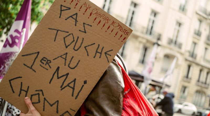 Fête du 1er-Mai : 340 manifestations en France, ministre « pas plus inquiet »