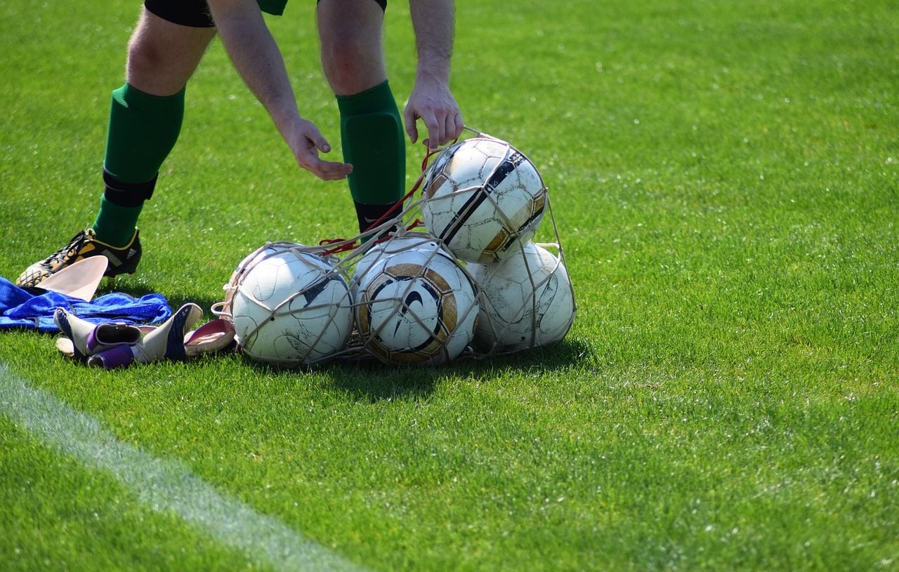 Football : Entraîneur suspendu à vie pour avoir filmé ses joueuses.