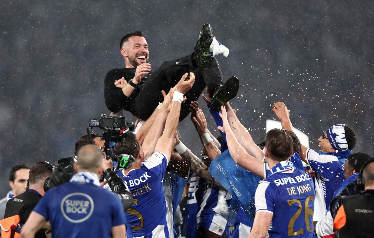 Football : Le FC Porto remporte son 31e titre de champion du Portugal, Mourinho félicite