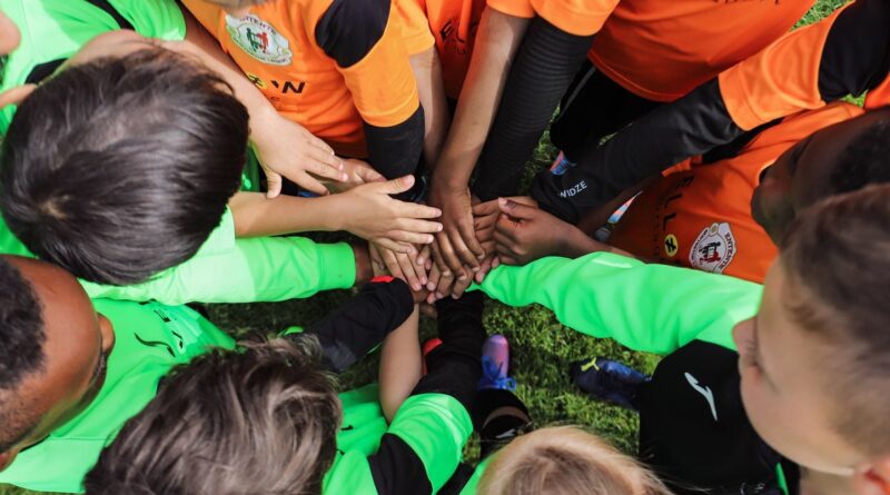 Football : Un enfant de 9 ans agressé par ses adversaires, injures racistes en ligne