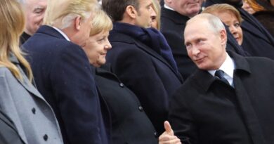 Guerre en Ukraine : Trump ne cesse d’offrir à Poutine, Merkel réapparaît
