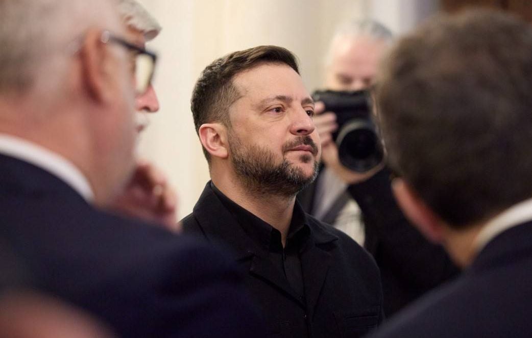 Guerre en Ukraine : Zelensky dénonce un véhicule ONU frappé par des drones russes.
