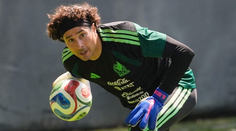 Guillermo Ochoa, premier joueur à disputer six Coupes du monde au Mexique