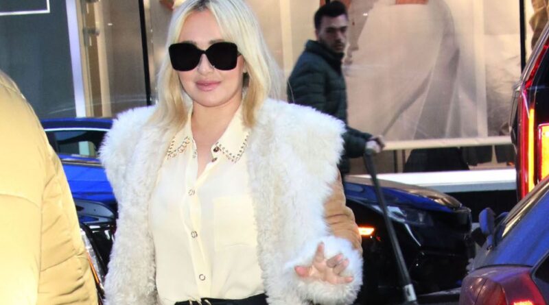 Hayden Panettiere, 18 ans, échappe à un viol sordide en mer.