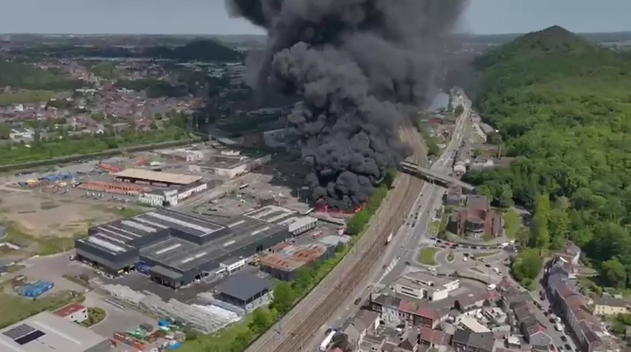 Incendie maîtrisé à Couillet, circulation des trains rétablie.