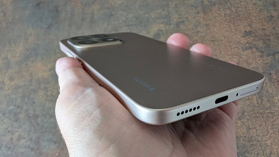 iPhone 17e ou Xiaomi 15T : quel smartphone choisir en 2023 ?