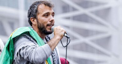 Israël : Deux militants arrêtés sur la flottille pour Gaza restent en prison