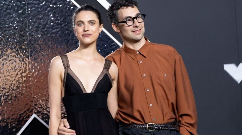 Jack Antonoff traite les artistes utilisant l'IA de « putes sans foi ni loi »