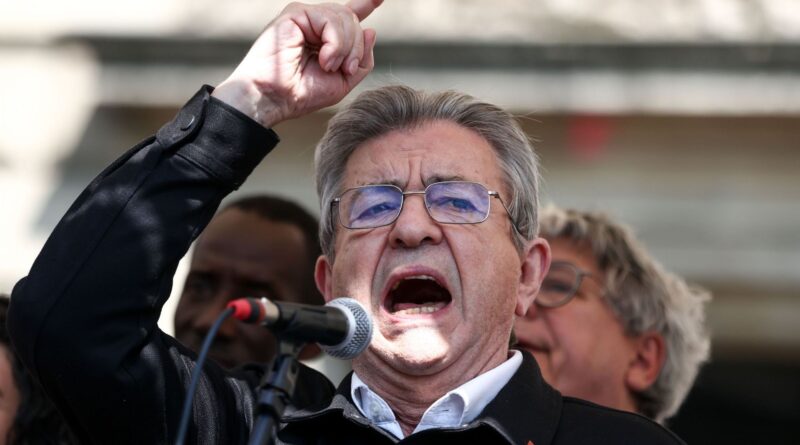 Jean-Luc Mélenchon officialise sa candidature pour la présidentielle 2027.