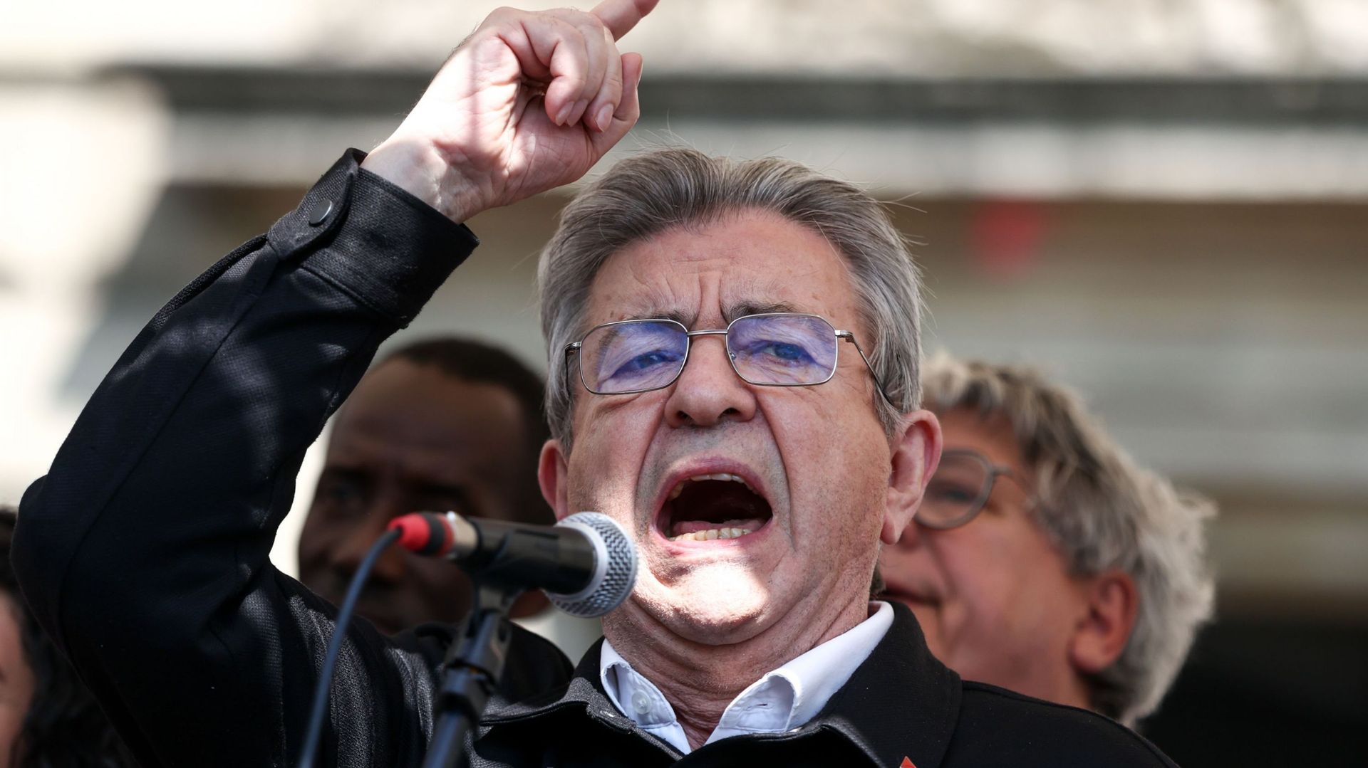 Jean-Luc Mélenchon officialise sa candidature pour la présidentielle 2027.
