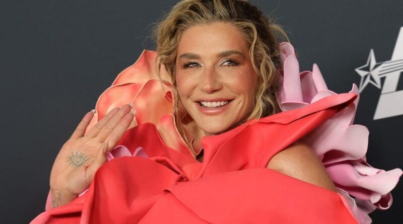Kesha conserve le placenta de sa mère près de son cœur.