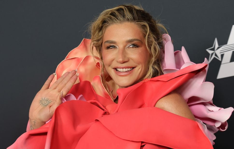Kesha conserve le placenta de sa mère près de son cœur.