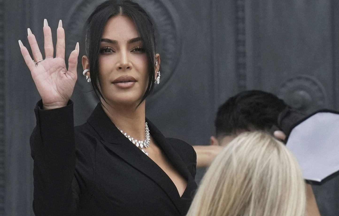 Kim Kardashian paie la caution d’un homme suspecté de meurtre aux États-Unis.
