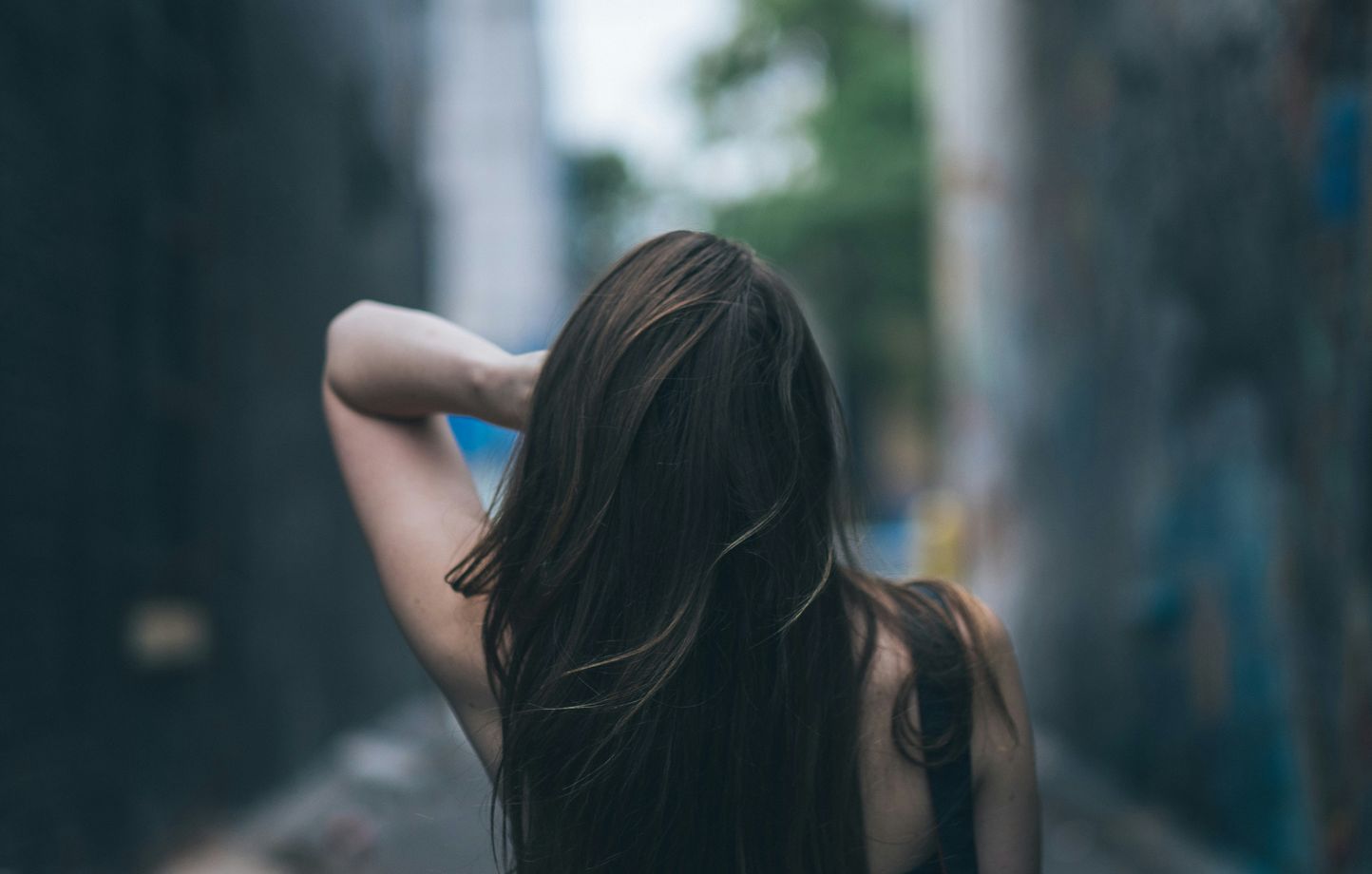 « La chevelure, symbole des luttes féminines, selon la société »
