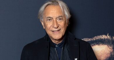 La fille de Richard Berry réaffirme ses accusations au Parlement.