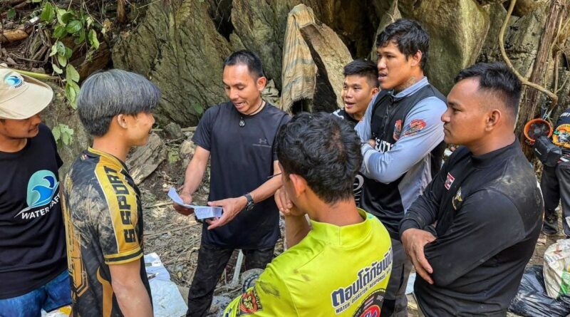 Laos : Cinq des sept personnes coincées dans une grotte survivent.