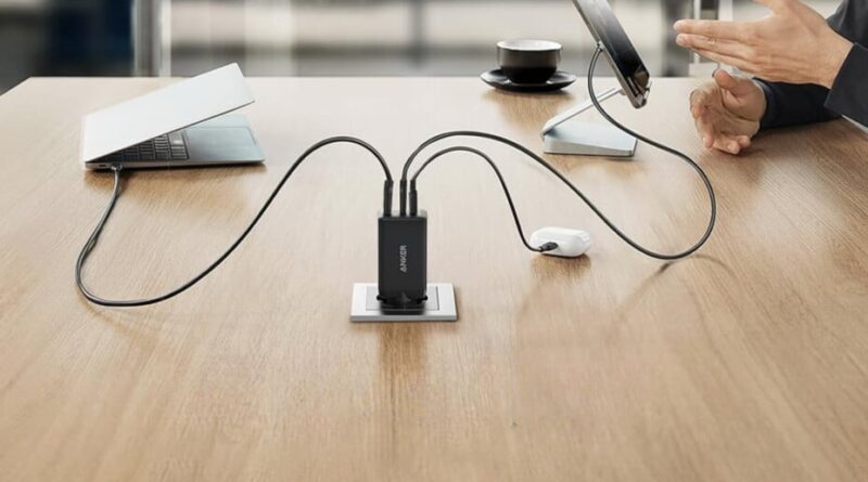 Le chargeur Anker 65W multi-ports à prix réduit pour voyager ?