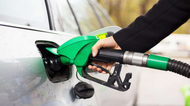 Le gel des prix des carburants : un choix social prioritaire