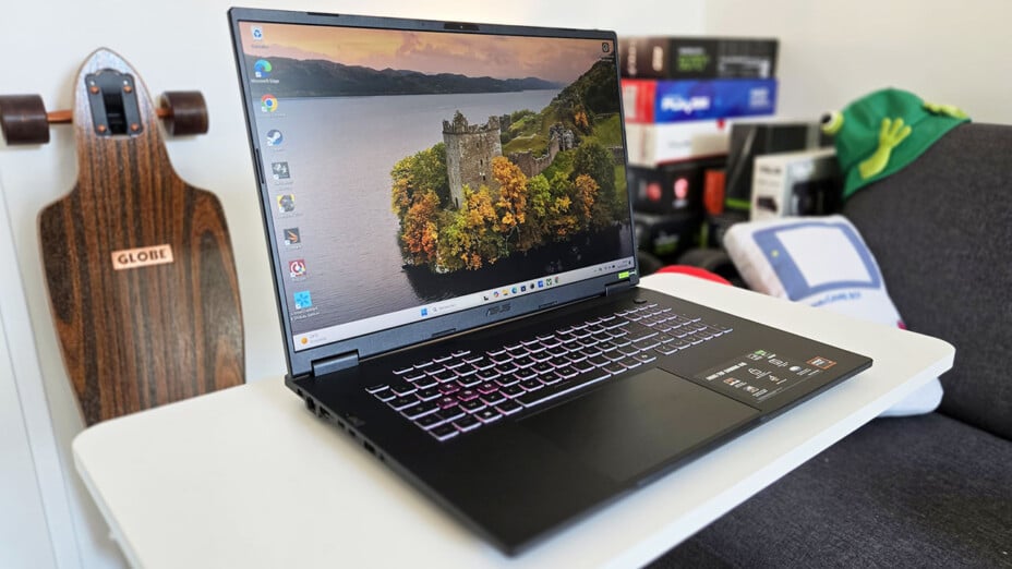 Le laptop gamer Asus 18″ 240 Hz RTX 5070 ne baisse pas de 600 €