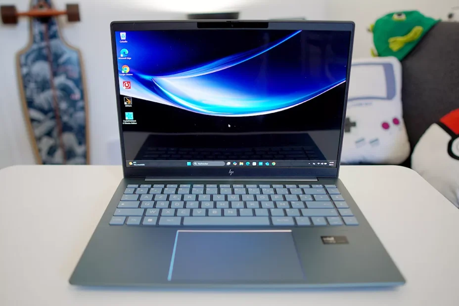 Le laptop OLED HP allie légèreté et performance, moins 300 euros.