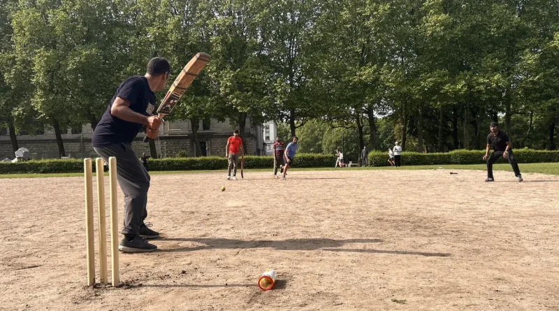 Le parc du Cinquantenaire, point de rencontre des Indiens cricketeurs à Bruxelles.