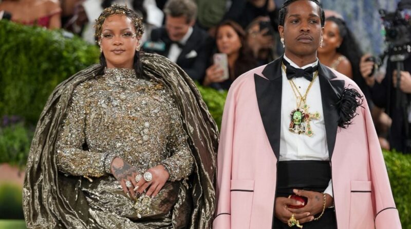 Le procès de la femme accusée d'avoir tiré sur la maison de Rihanna est suspendu.