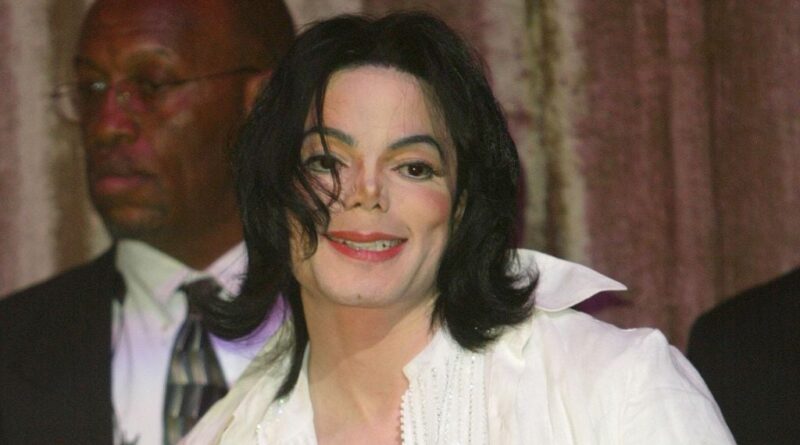 Le réalisateur de « Leaving Neverland » compare Michael Jackson à Jeffrey Epstein.