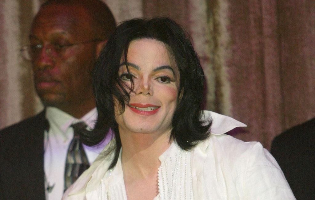 Le réalisateur de « Leaving Neverland » compare Michael Jackson à Jeffrey Epstein.