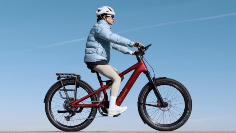 Le Specialized tout-suspendu avec radar Garmin et 150 km d’autonomie.