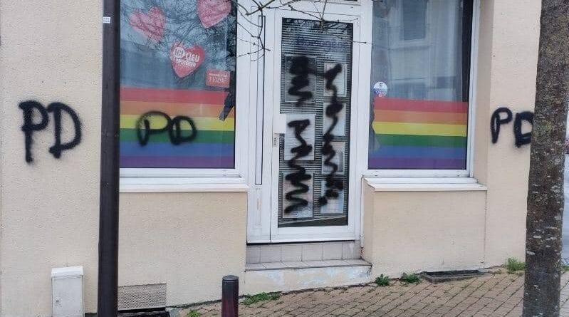 Les centres LGBTI+ ne sont pas confiants face aux intimidations croissantes.