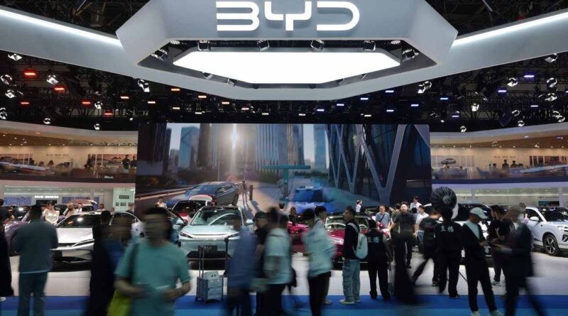 Les constructeurs automobiles chinois s'imposent en Europe : jusqu'où ?