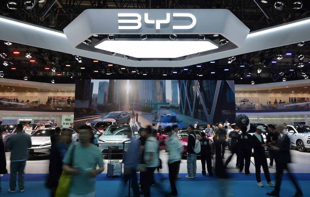 Les constructeurs automobiles chinois s'imposent en Europe : jusqu'où ?