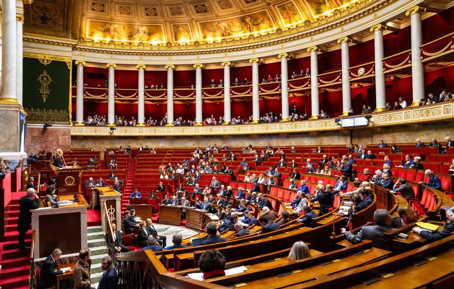 Les députés approuvent l'allongement de la rétention des étrangers dangereux.