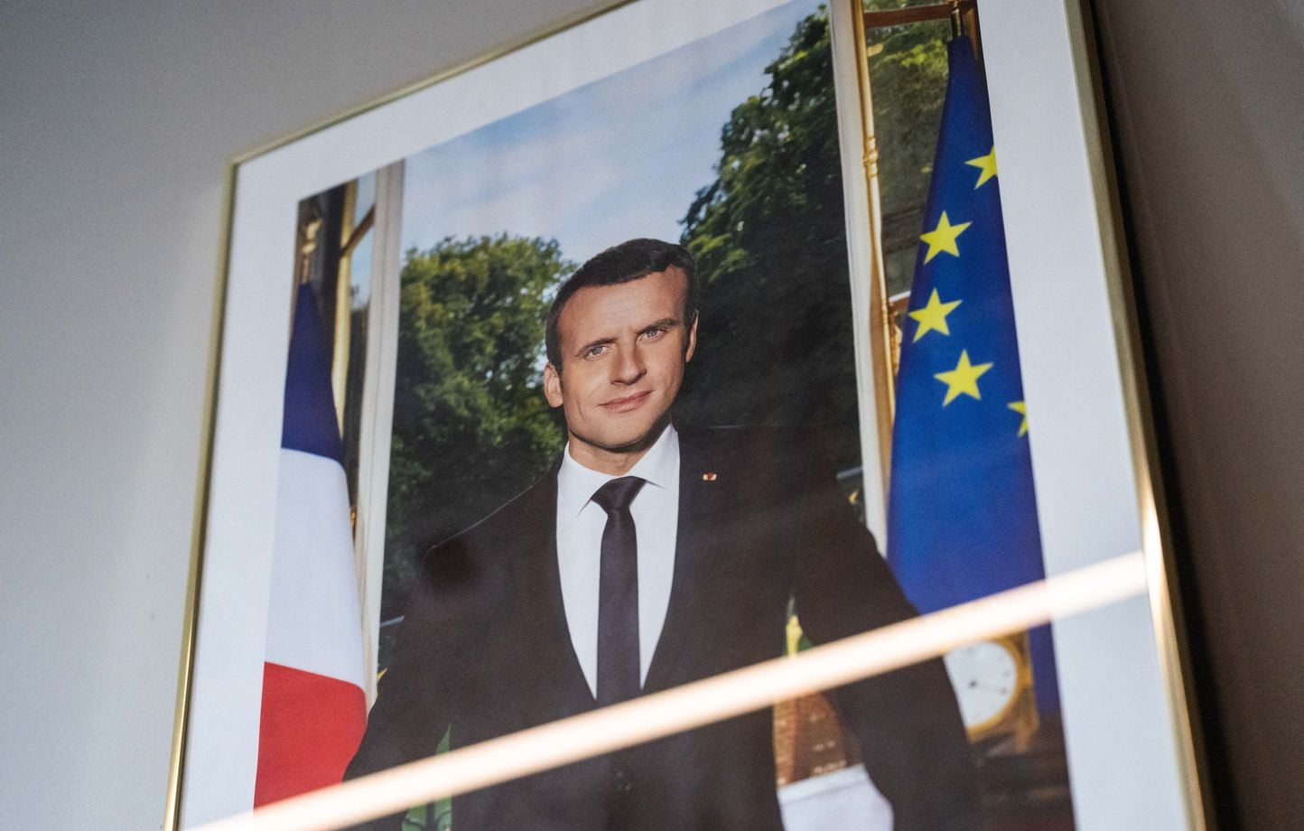 Les maires doivent-ils vraiment afficher le portrait du président ?